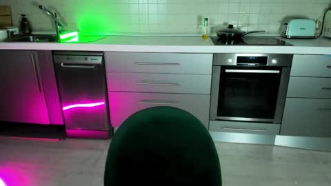 Hannah online show from March 4, 2025, 12:18 am