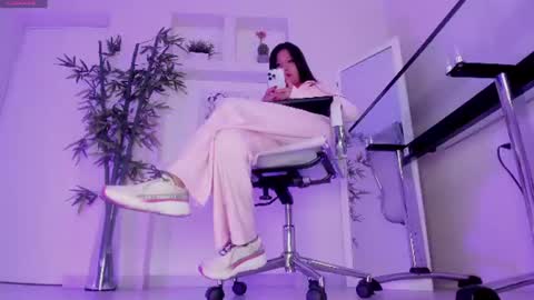 HANNAH HOWELL online show from August 7, 2026, 10:06 am