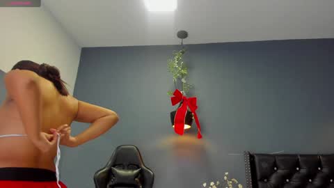 HANNAH MILLER online show from December 18, 2024, 11:24 am
