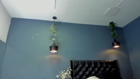 HANNAH MILLER online show from March 5, 2025, 5:08 pm