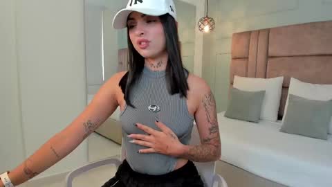 Hannah Milton online show from October 9, 2025, 9:46 pm