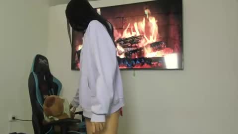 Snapshot of hannah_william chatting on August 1, 2026, 9:35 pm Hannah online show from August 1, 2026, 9:35 pm