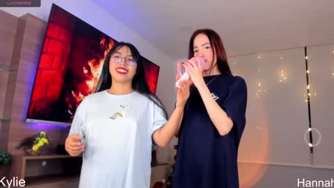 Snapshot of hannah_xoxo_ chatting on January 2, 2025, 12:02 am Hannah online show from January 2, 2025, 12:02 am