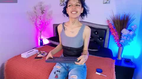 Snapshot of hannahblue_ chatting on February 4, 2026, 12:22 pm HannahBlue online show from February 4, 2026, 12:22 pm