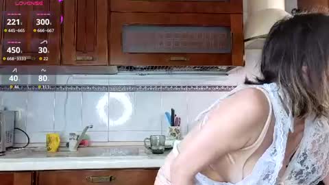 Snapshot of hannahflora chatting on June 14, 2026, 7:32 am Hannah online show from June 14, 2026, 7:32 am
