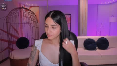 Snapshot of hannahjamesx chatting on January 13, 2025, 8:37 pm HANNAH J online show from January 13, 2025, 8:37 pm