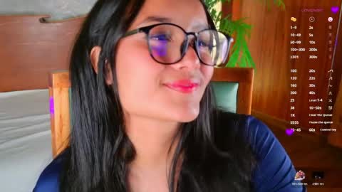 Snapshot of hannahmonttgomery chatting on June 10, 2026, 4:23 am hannahmonttgomery Help me reach 100 Hands up online show from June 10, 2026, 4:23 am