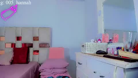 hannahsmit_ online show from October 2, 2025, 6:42 am