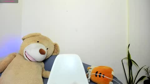Snapshot of hanny_13 chatting on May 15, 2026, 11:56 pm taylor live online show from May 15, 2026, 11:56 pm
