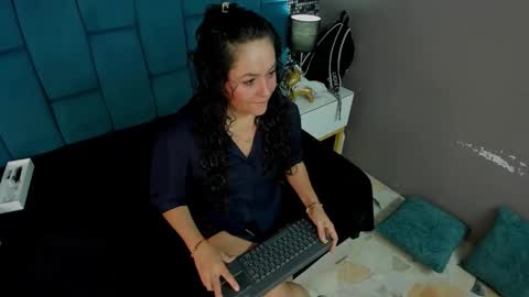 Hanny  online show from December 19, 2025, 12:01 pm