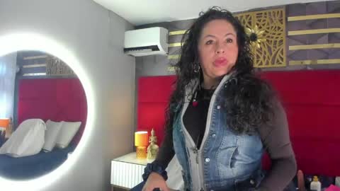 Snapshot of hanny_bliss chatting on April 23, 2026, 11:42 am Hanny online show from April 23, 2026, 11:42 am
