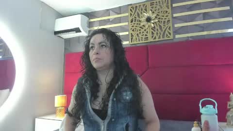 Snapshot of hanny_bliss chatting on April 26, 2026, 11:19 am Hanny online show from April 26, 2026, 11:19 am