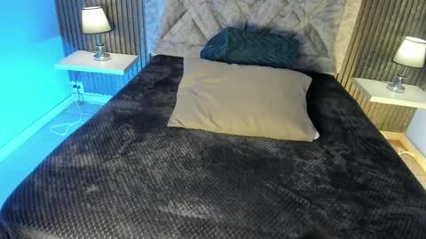 hannyk_ online show from March 13, 2026, 12:01 pm