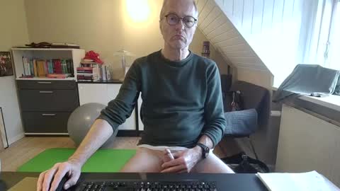 Snapshot of hanse_1 chatting on December 29, 2024, 9:28 am Hanse online show from December 29, 2024, 9:28 am