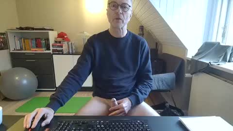 Snapshot of hanse_1 chatting on January 13, 2025, 9:30 am Hanse online show from January 13, 2025, 9:30 am