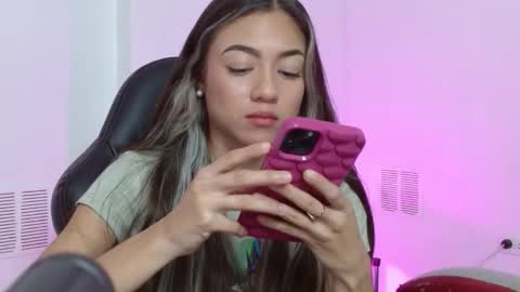 Snapshot of hantonella chatting on November 25, 2025, 2:50 pm Anto online show from November 25, 2025, 2:50 pm