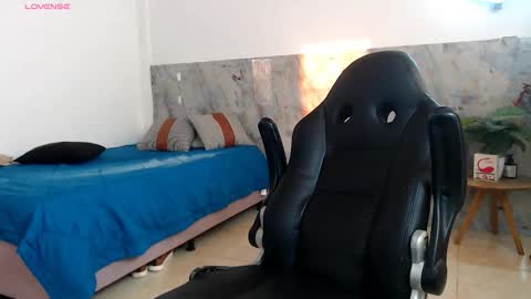 Snapshot of hanz_col chatting on November 9, 2025, 11:19 am hanz_col online show from November 9, 2025, 11:19 am