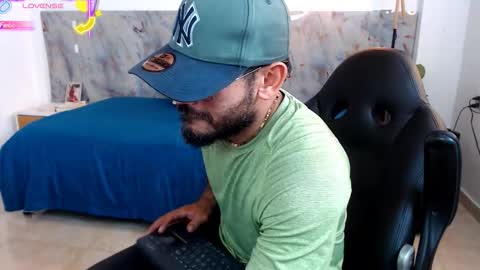 hanz_col online show from December 17, 2025, 1:55 am