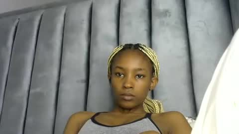 happy_alwayz online show from September 22, 2025, 12:07 pm