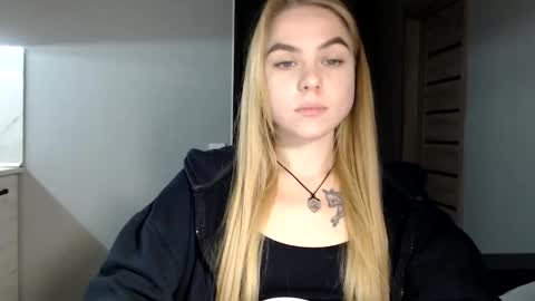 happy_fox_ online show from December 12, 2024, 9:58 pm