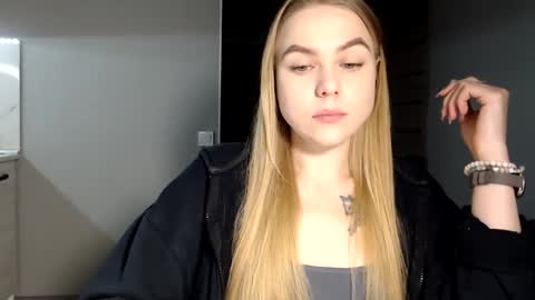 happy_fox_ online show from February 17, 2025, 4:15 pm