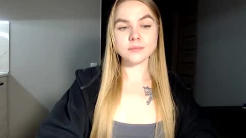 happy_fox_ online show from February 17, 2025, 10:25 pm