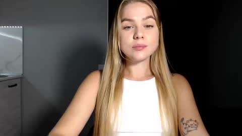 happy_fox_ online show from September 17, 2025, 8:32 pm