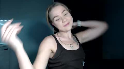 happy_fox_ online show from November 24, 2025, 9:47 pm