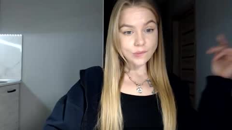 happy_fox_ online show from December 13, 2025, 7:53 pm