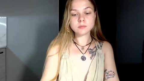 Snapshot of happy_fox_ chatting on June 8, 2026, 9:15 pm happy_fox_ online show from June 8, 2026, 9:15 pm
