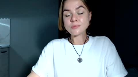 Snapshot of happy_fox_ chatting on June 10, 2026, 9:25 pm happy_fox_ online show from June 10, 2026, 9:25 pm