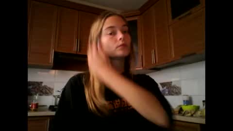 happyemily  online show from November 5, 2025, 12:05 pm