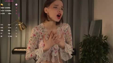 Evy  online show from September 25, 2025, 2:48 am