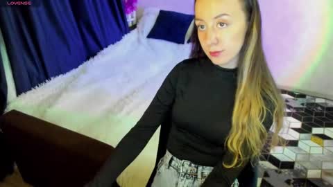 Snapshot of happystephanie chatting on December 12, 2024, 9:26 pm Stephanie online show from December 12, 2024, 9:26 pm