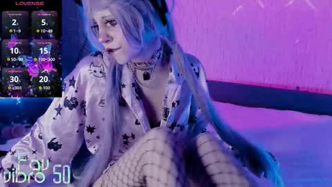 Mia online show from November 10, 2025, 9:47 pm