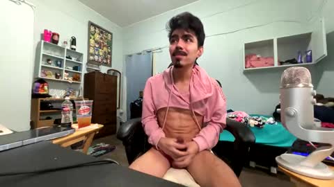 Snapshot of harddmikee chatting on February 14, 2026, 6:15 pm harddmikee online show from February 14, 2026, 6:15 pm