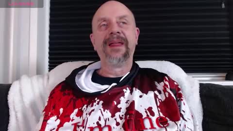 Snapshot of hardmrlazy chatting on December 1, 2024, 10:43 pm MrLazy online show from December 1, 2024, 10:43 pm