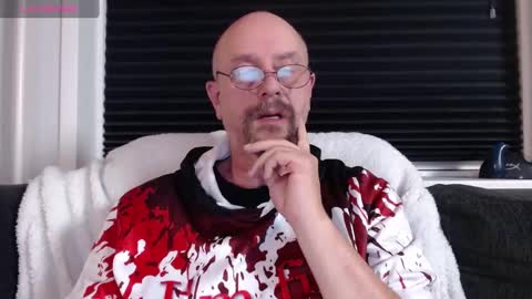 Snapshot of hardmrlazy chatting on December 2, 2024, 3:03 pm MrLazy online show from December 2, 2024, 3:03 pm