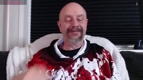 Snapshot of hardmrlazy chatting on December 2, 2024, 9:17 pm MrLazy online show from December 2, 2024, 9:17 pm
