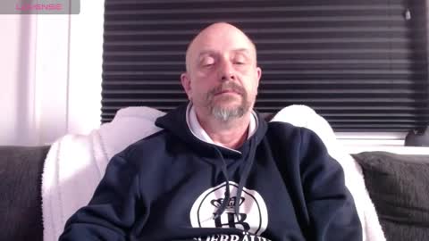 Snapshot of hardmrlazy chatting on December 3, 2024, 6:49 pm MrLazy online show from December 3, 2024, 6:49 pm
