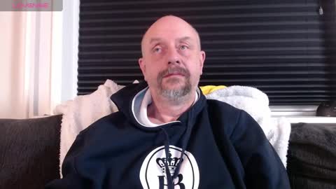 Snapshot of hardmrlazy chatting on December 4, 2024, 3:32 pm MrLazy online show from December 4, 2024, 3:32 pm