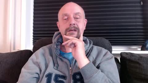 Snapshot of hardmrlazy chatting on December 8, 2024, 6:50 pm MrLazy online show from December 8, 2024, 6:50 pm