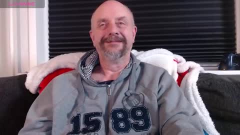 Snapshot of hardmrlazy chatting on December 16, 2024, 7:00 pm MrLazy online show from December 16, 2024, 7:00 pm