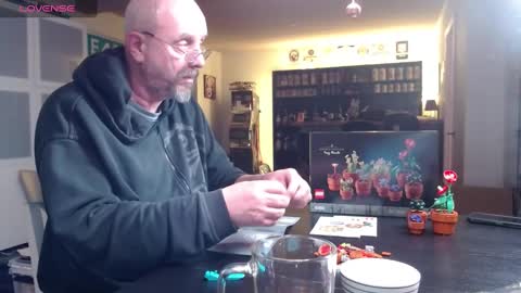 Snapshot of hardmrlazy chatting on December 21, 2024, 4:25 pm MrLazy online show from December 21, 2024, 4:25 pm