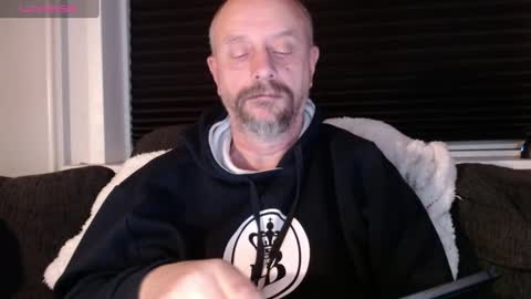 Snapshot of hardmrlazy chatting on December 23, 2024, 3:44 pm MrLazy online show from December 23, 2024, 3:44 pm