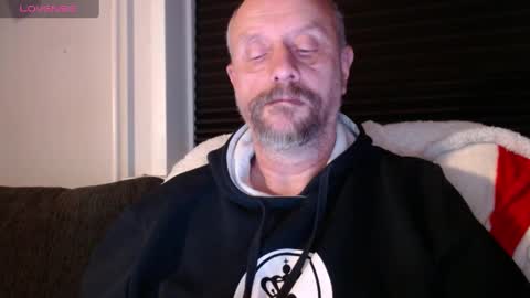 Snapshot of hardmrlazy chatting on December 27, 2024, 5:26 pm MrLazy online show from December 27, 2024, 5:26 pm