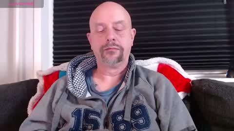 Snapshot of hardmrlazy chatting on January 4, 2025, 6:51 pm MrLazy online show from January 4, 2025, 6:51 pm