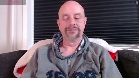 Snapshot of hardmrlazy chatting on January 5, 2025, 7:39 pm MrLazy online show from January 5, 2025, 7:39 pm