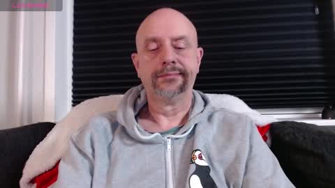 Snapshot of hardmrlazy chatting on January 6, 2025, 9:43 pm MrLazy online show from January 6, 2025, 9:43 pm