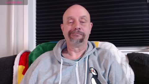 Snapshot of hardmrlazy chatting on January 7, 2025, 9:35 pm MrLazy online show from January 7, 2025, 9:35 pm